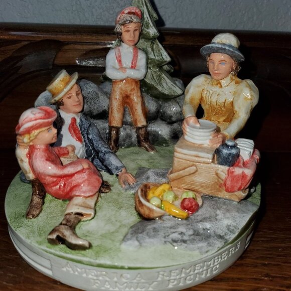 Sebastian Miniature Figurine  Family Picnic - Picture 1 of 8